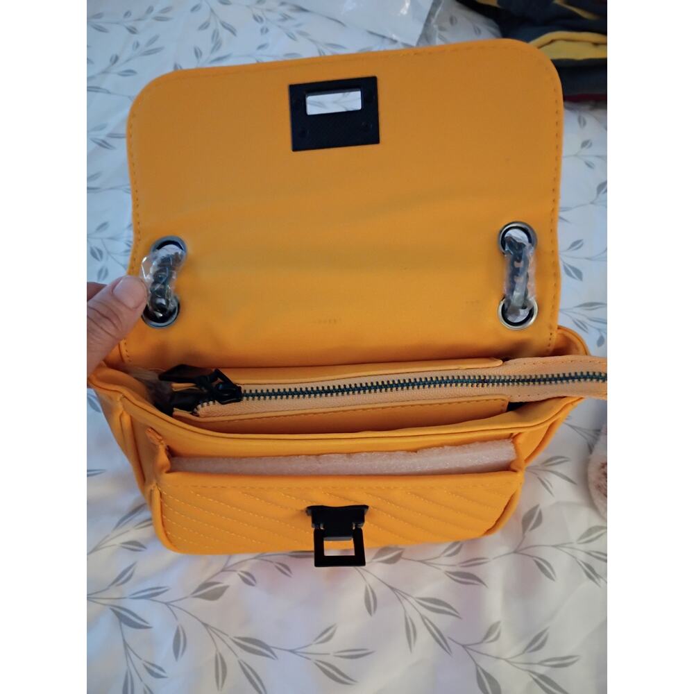 Badgley Mischka Yellow Quilted Crossbody With Lock - Picture 4 of 10